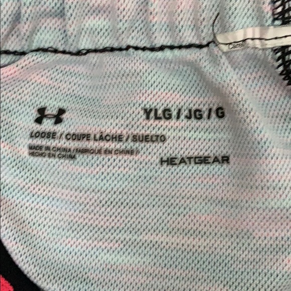 Under armour girls heat gear shorts - Picture 3 of 3